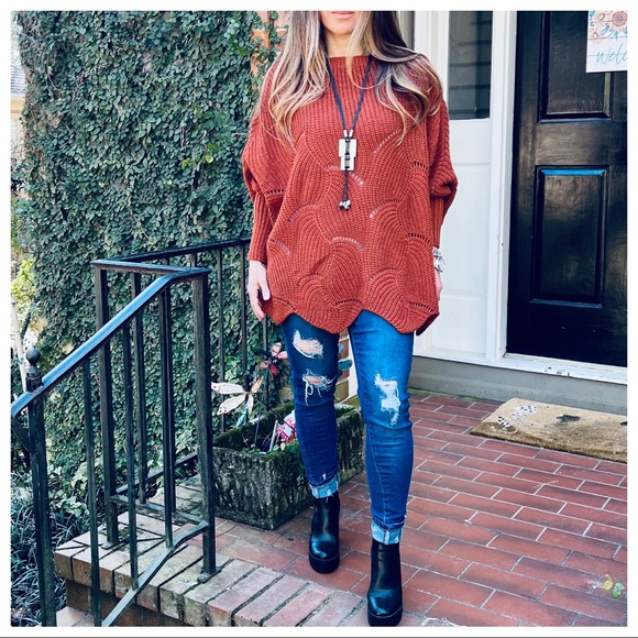 Made in Italy Chic Scallop Hem Loose Fit Sweater - Picture 5 of 6